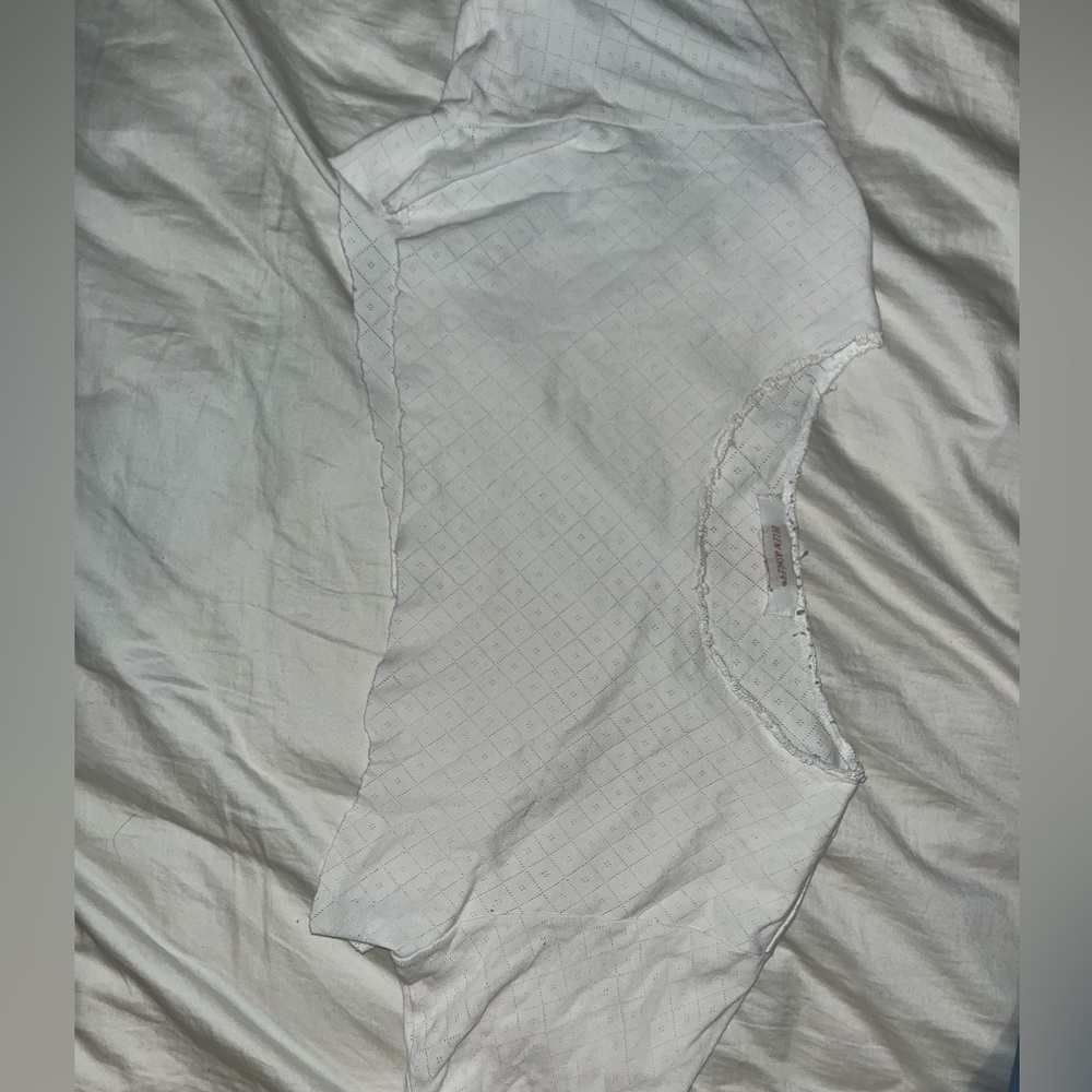 white cropped knitted shirt